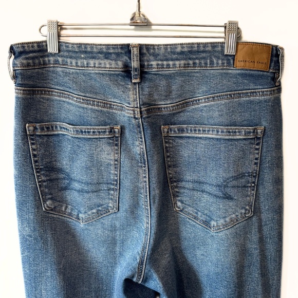 American Eagle Strigid Mom Jeans Medium Wash Size 12 - Picture 7 of 9